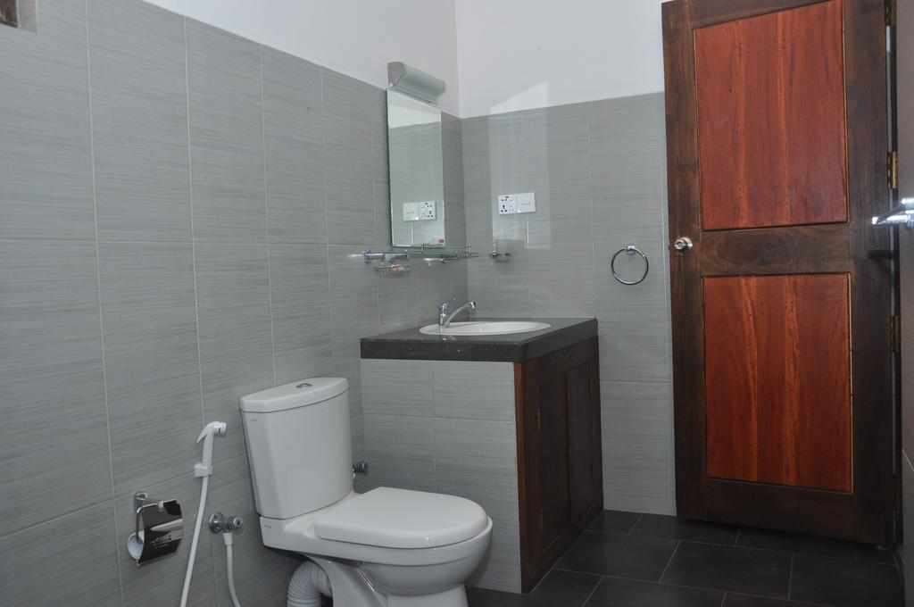 Traveller'S Home Hotel Tissamaharama Kültér fotó