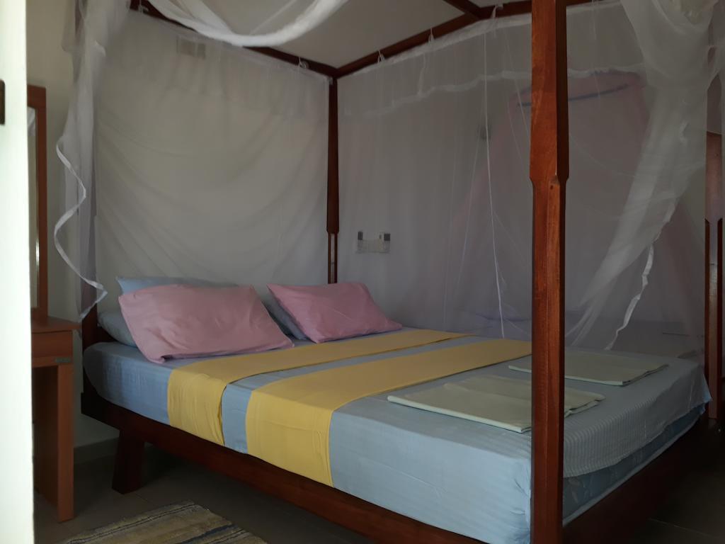 Traveller'S Home Hotel Tissamaharama Kültér fotó