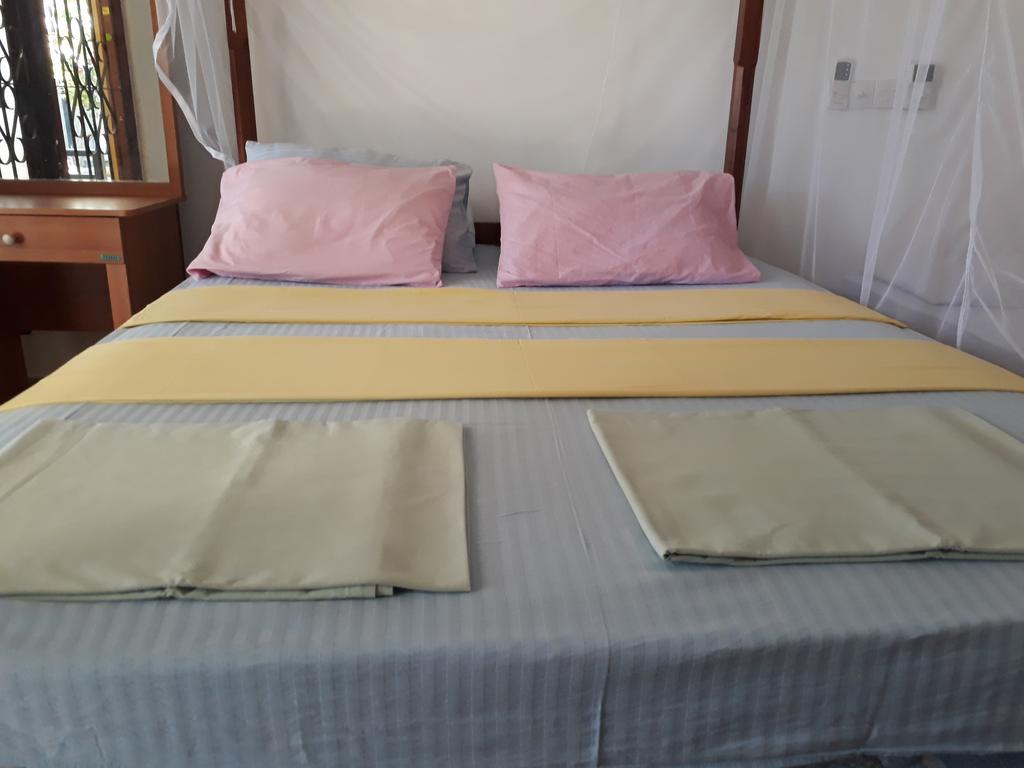 Traveller'S Home Hotel Tissamaharama Kültér fotó